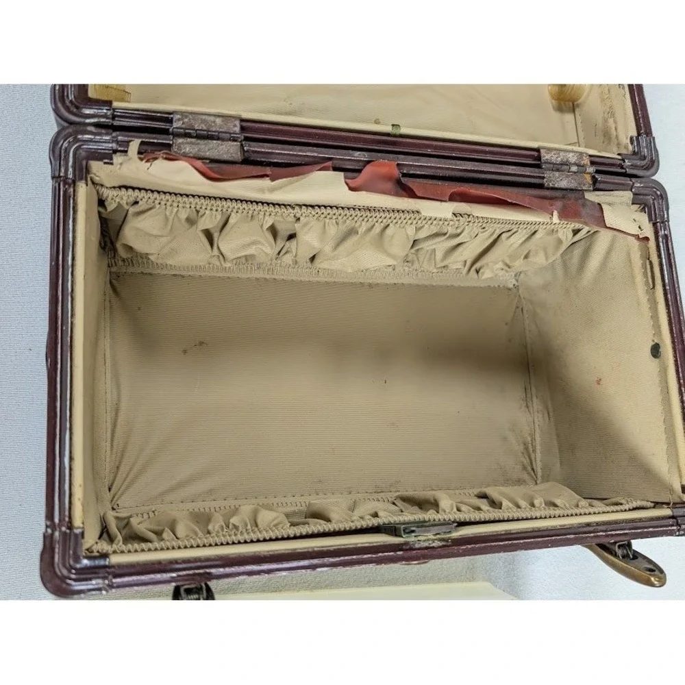 Vintage Samsonite Shwayder Bros Train Case Faux Alligator Embossed Style 4112